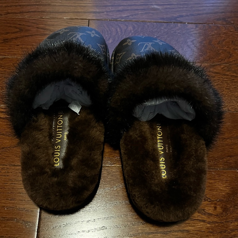 Luxury Monogram Fur Slippers - Picture 3 of 7